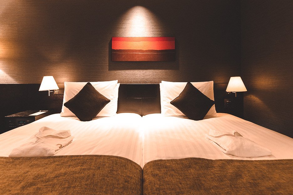 The beds in the Essential Hollywood Twin Room - The Gate Hotel Kaminarimon by HULIC, Tokyo