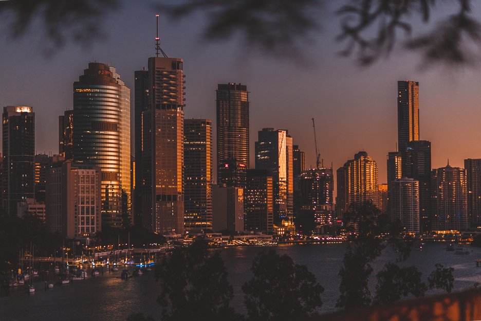 View of Brisbane City at dusk - Airbnb Brisbane Australia